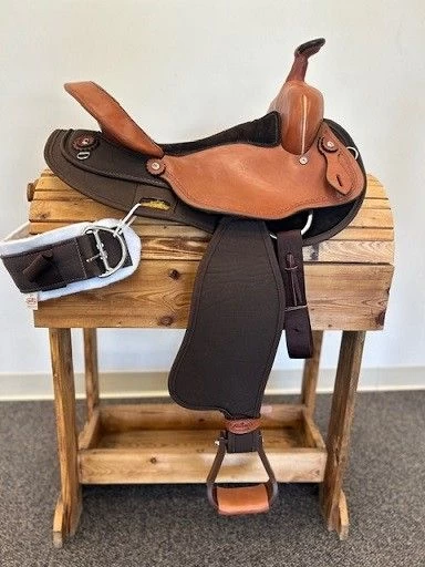 Fabtron Round Barrel Trail Saddle 15" Semi - Image 3